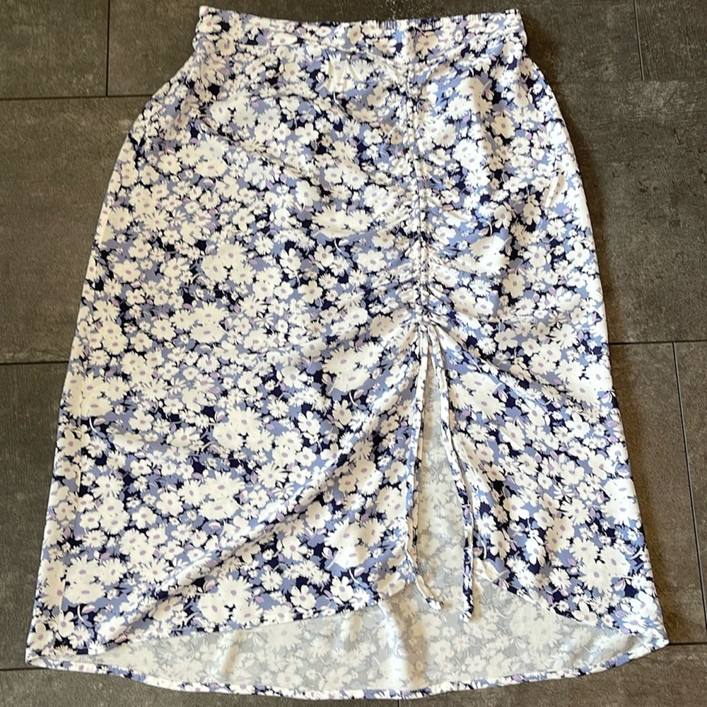 Pencil skirt M. Ruched slit